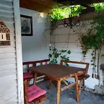Nyaraló Domek *